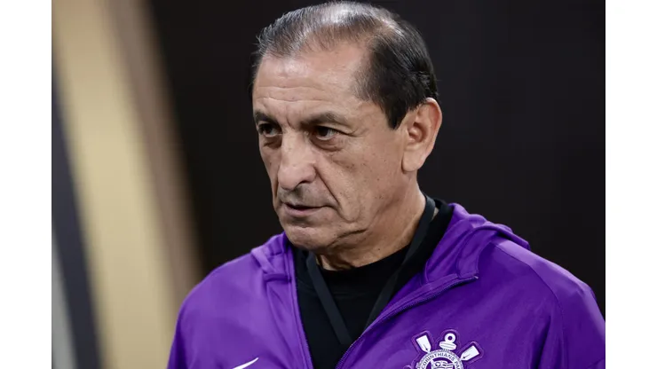 Ramón Díaz durnte confronto contra o Universidad Central na Libertadores 2025.