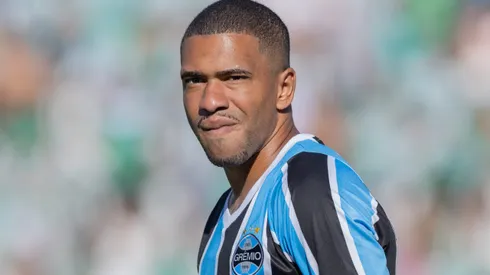 Lucas Esteves durante confronto contra o Juventude no Campeonato Gaúcho 2025.