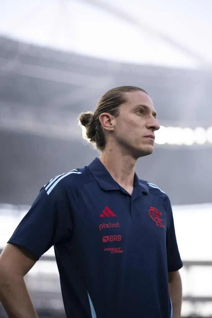 RJ – RIO DE JANEIRO – 01/03/2025 – CARIOCA 2025, VASCO X FLAMENGO – Filipe Luis tecnico do Flamengo durante partida contra o Vasco no estadio Engenhao pelo campeonato Carioca 2025. Foto: Jorge Rodrigues/AGIF