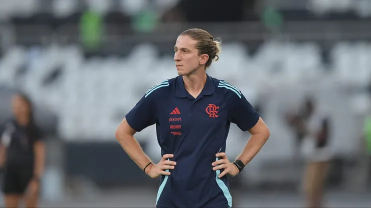 RJ - RIO DE JANEIRO - 01/03/2025 - CARIOCA 2025, VASCO X FLAMENGO - Filipe Luis tecnico do Flamengo durante partida contra o Vasco no estadio Engenhao pelo campeonato Carioca 2025. Foto: Thiago Ribeiro/AGIF
