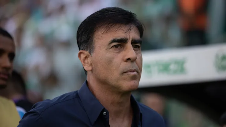 Gustavo Quinteros irá escalar uma equipe mesclada do Grêmio pela Copa do Brasil. Foto: Liamara Polli/AGIF