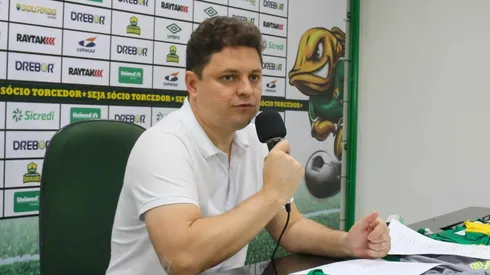 Cristiano Dresch, presidente do Cuiabá, em entrevista coletiva (Imagem: Divulgação/Cuiabá)
