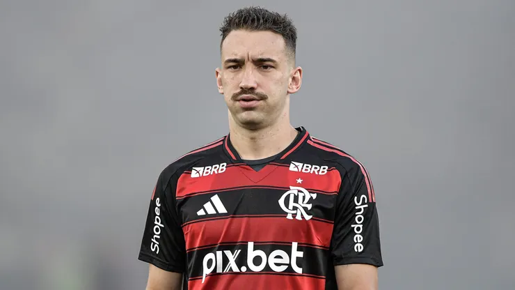 Leo Ortiz jogador do Flamengo durante partida contra o Vasco no estadio Engenhao pelo campeonato Carioca 2025. Foto: Thiago Ribeiro/AGIF
