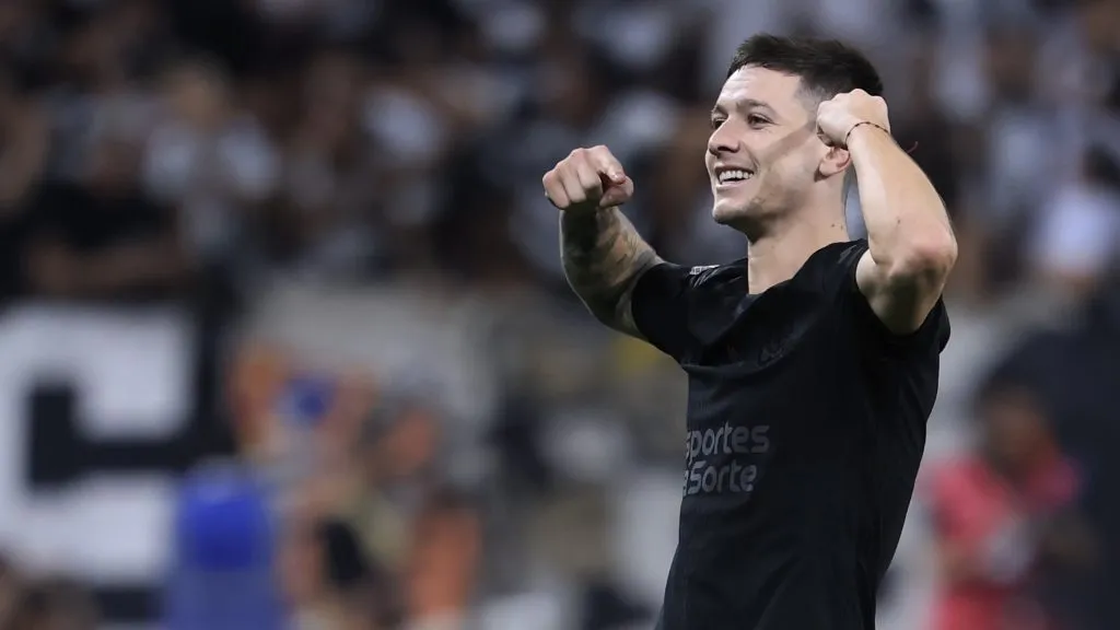 Rodrigo Garro comemorando gol pelo Corinthians contra o Santos pela semifinal do Paulistão 2025. Foto: Marcello Zambrana/AGIF