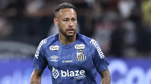 Neymar durante aquecimento para confronto contra o Corinthians na fase de grupos do Paulistão 2025.