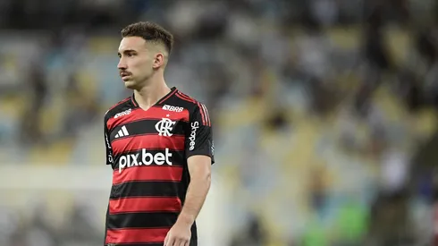 Léo Ortiz jogador do Flamengo durante partida contra o Vasco no estádio Maracanã pelo campeonato Carioca 2025. Foto: Thiago Ribeiro/AGIF
