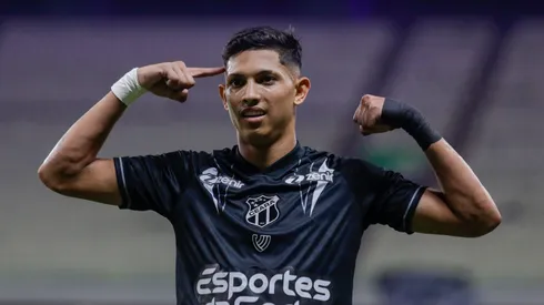 Erick Pulga torce pelo rival do Fortaleza.