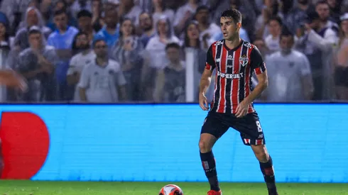 Oscar jogador do Sao Paulo durante partida contra o Santos no estadio Vila Belmiro pelo campeonato Paulista 2025.