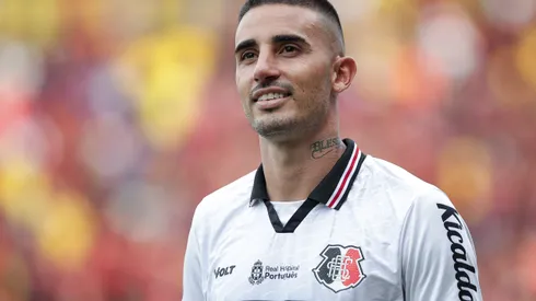 Thiago Galhardo durante confronto contra o Sport no Campeonato Pernambucano de 2025.