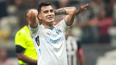 Cristaldo jogador do Gremio lamenta durante partida contra o Atletico-MG no estadio Arena MRV pelo campeonato Brasileiro A 2024.