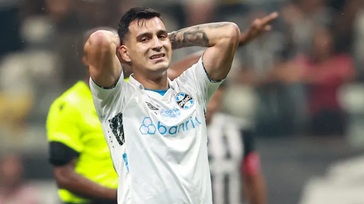 Cristaldo jogador do Gremio lamenta durante partida contra o Atletico-MG no estadio Arena MRV pelo campeonato Brasileiro A 2024.