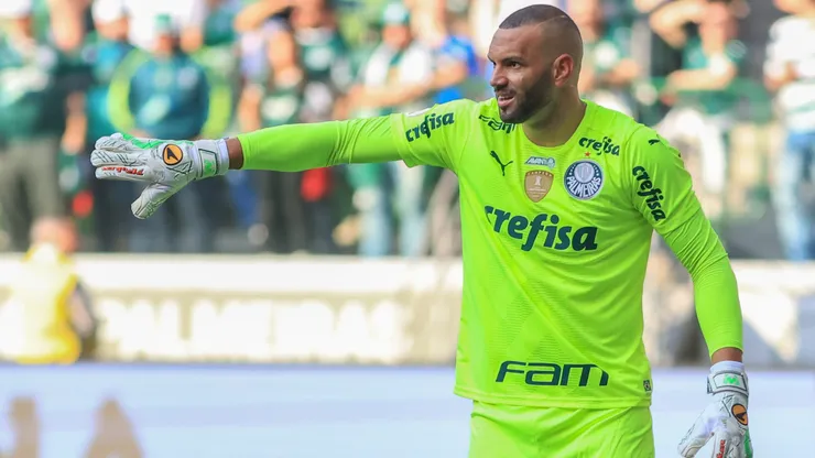 Weverton jogador do Palmeiras durante partida contra o Flamengo no estadio Arena Allianz Parque pelo campeonato Brasileiro A 2022.