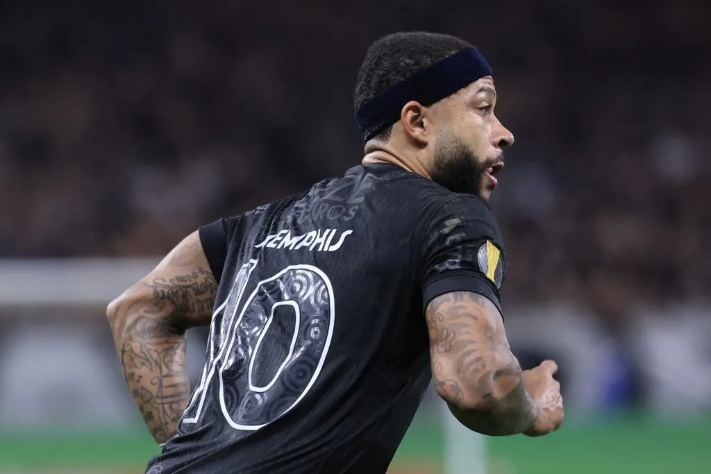 SP – SAO PAULO – 09/03/2025 – PAULISTA 2025, CORINTHIANS X SANTOS – Depay jogador do Corinthians durante partida contra o Santos no estadio Arena Corinthians pelo campeonato Paulista 2025. Foto: Marcello Zambrana/AGIF