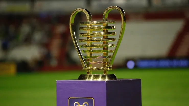 Taça da Copa do Nordeste antes do jogo entre Náutico x Fortaleza, valido pela Copa do Nordeste 2019, partida realizada no estadio dos Aflitos, em Recife, nesta terça - feira (15) Foto: Paulo Paiva/AGIF