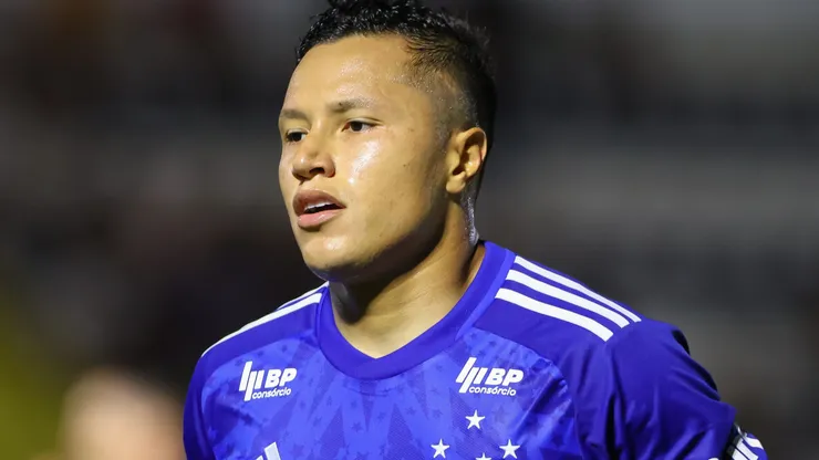 Marlon jogador do Cruzeiro durante partida contra o Bragantino no estadio Nabi Abi Chedid pelo campeonato Brasileiro A 2024.