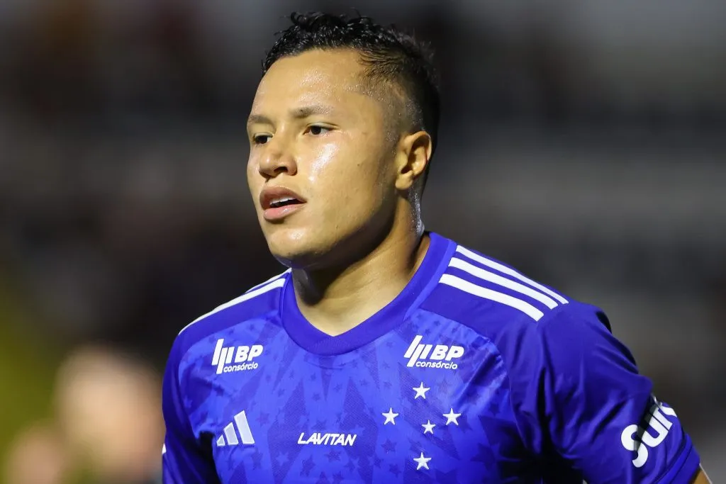 Marlon pode render ao Cruzeiro – Foto: Joisel Amaral/AGIF.