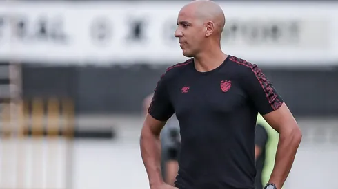 Pepa tecnico do Sport durante partida contra o Central no estadio Lacerdao pelo campeonato Pernambucano 2025.
