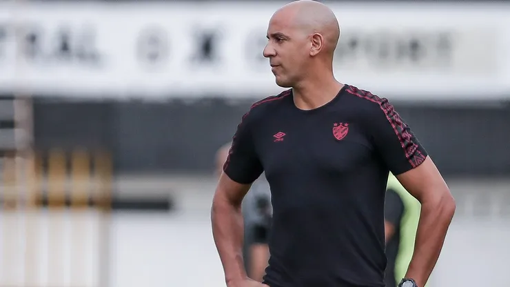 Pepa tecnico do Sport durante partida contra o Central no estadio Lacerdao pelo campeonato Pernambucano 2025.