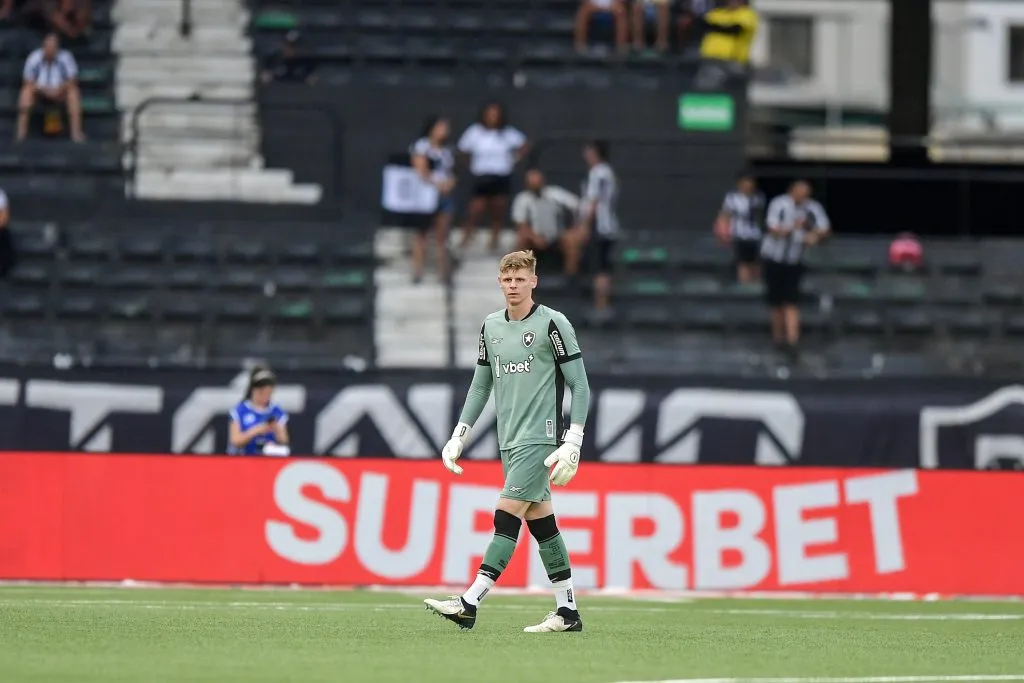 Raul goleiro do Botafogo durante partida contra o Marica pelo campeonato Carioca 2025. Foto: Thiago Ribeiro/AGIF