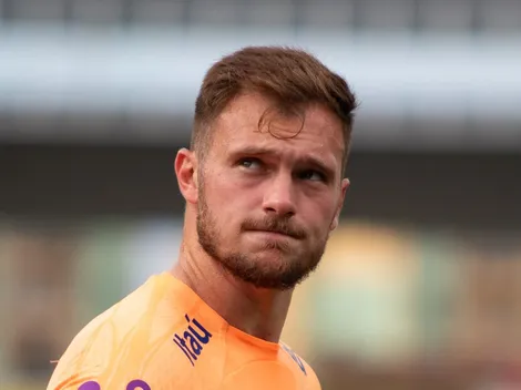 Ex-Botafogo, Lucas Perri chama atenção no Lyon, da França