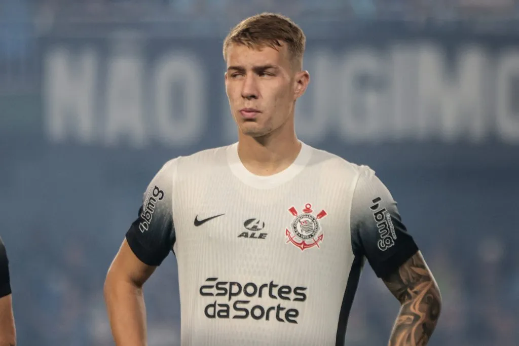 PR – CURITIBA – 07/08/2024 – COPA DO BRASIL 2024, GREMIO X CORINTHIANS – Charles jogador do Corinthians durante partida contra o Gremio no estadio Couto Pereira pelo campeonato Copa Do Brasil 2024. Foto: Robson Mafra/AGIF