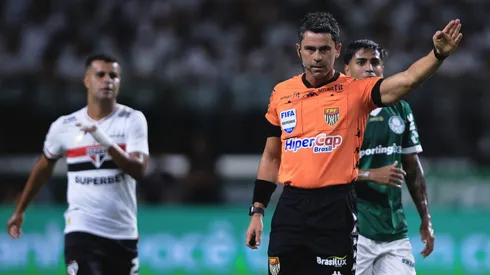 Árbitro Flavio Rodrigues de Souza durante partida entre Palmeiras x São Paulo. Foto: Ettore Chiereguini/AGIF