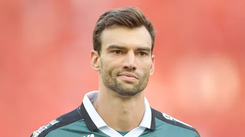 Vasco quer renovar com Léo Jardim.