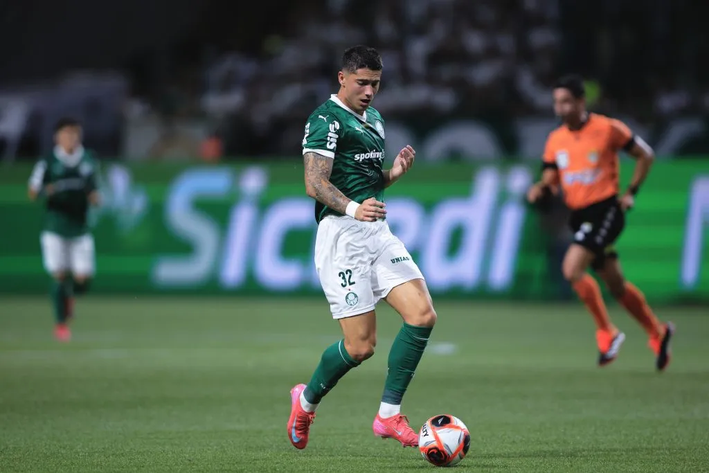 SP – SAO PAULO – 10/03/2025 – PAULISTA 2025, PALMEIRAS X SAO PAULO – Emiliano Martinez jogador do Palmeiras durante partida contra o Sao Paulo no estadio Arena Allianz Parque pelo campeonato Paulista 2025. Foto: Ettore Chiereguini/AGIF