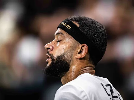 Depay sofre 'peitada' de ídolo após eliminação do Corinthians