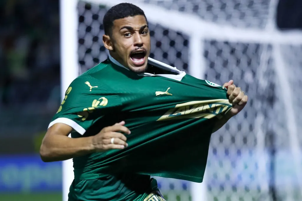 SP – BARUERI – 19/01/2025 – COPA SAO PAULO 2025, PALMEIRAS X GREMIO – Riquelme Fillipi jogador do Palmeiras comemora seu gol durante partida contra o Gremio no estadio Arena Barueri pelo campeonato Copa Sao Paulo 2025. Foto: Marco Miatelo/AGIF
