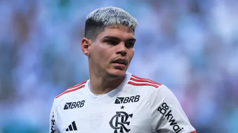 Ayrton Lucas virou assunto no Palmeiras.