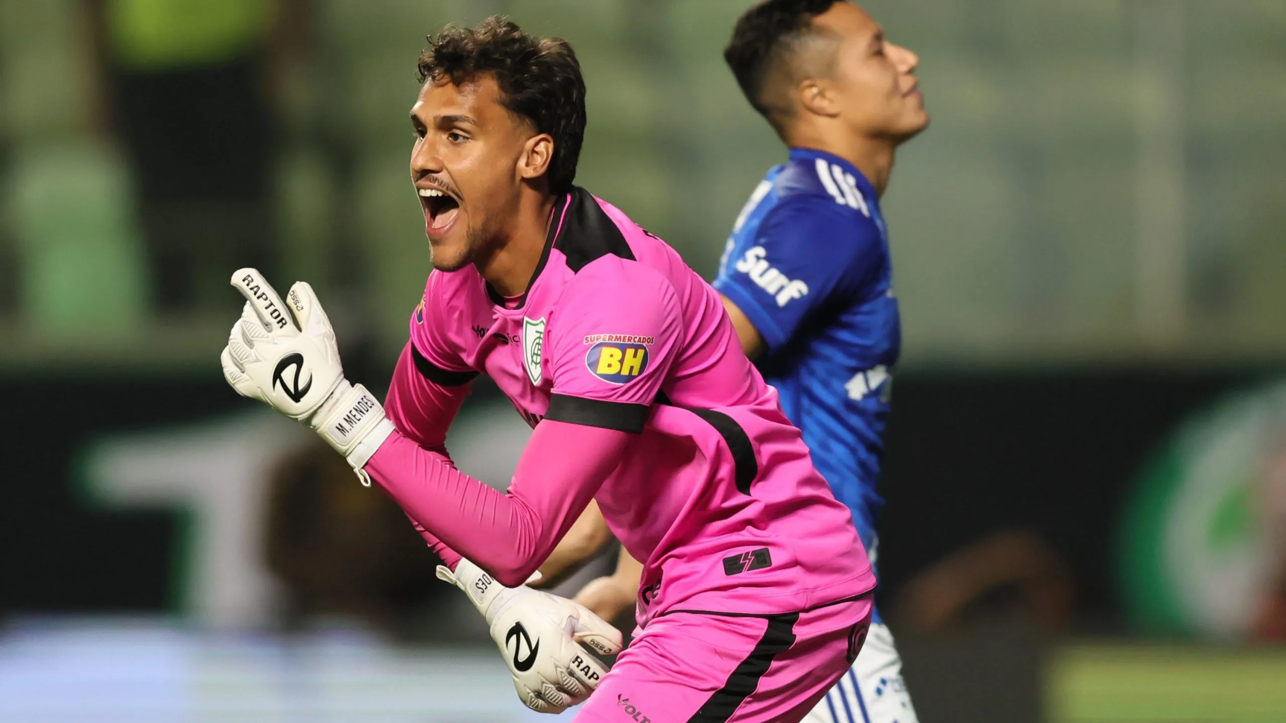 MG – BELO HORIZONTE – 22/02/2025 – MINEIRO 2025, AMERICA-MG X CRUZEIRO – Matheus Mendes goleiro do America-MG durante partida contra o Cruzeiro no estadio Independencia pelo campeonato Mineiro 2025. Foto: Gilson Lobo/AGIF