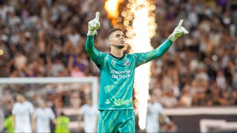 Bruno Ferreira goleiro do Ceara comemora gol durante partida contra o Avai no estadio Arena Castelao pelo campeonato Brasileiro B 2024. Foto: Baggio Rodrigues/AGIF
