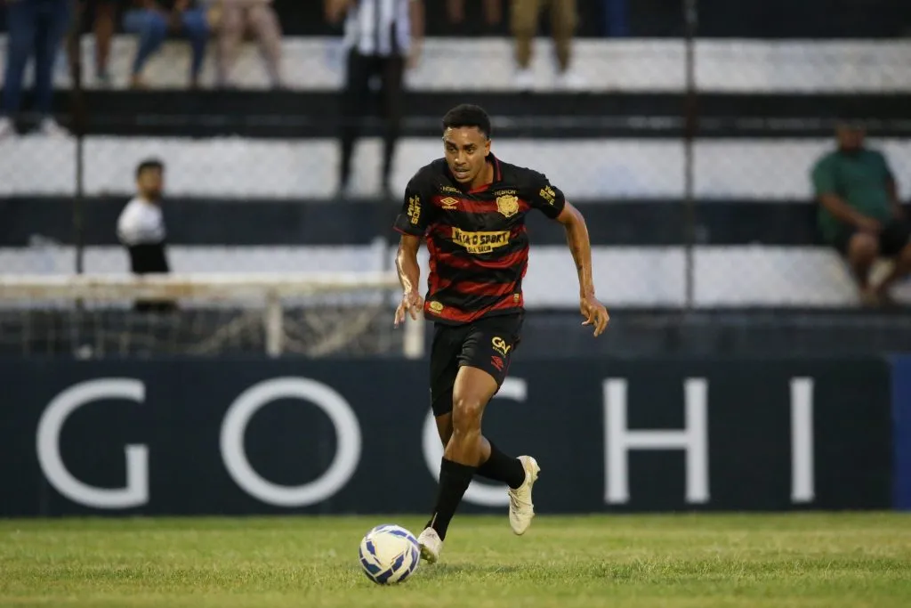 PE – CARUARU – 26/01/2025 – PERNAMBUCANO 2025, CENTRAL X SPORT –  Marcelo Ajul jogador do Sport durante a partida entre Central e Sport no  Estadio Lacerdao em Caruaru (PE), pelo campeonato pernambucano 2025. Foto: Marlon Costa/AGIF