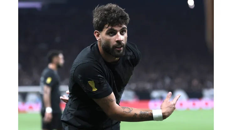 Yuri Alberto durante confronto contra o Santos no Campeonato Paulista de 2025.
