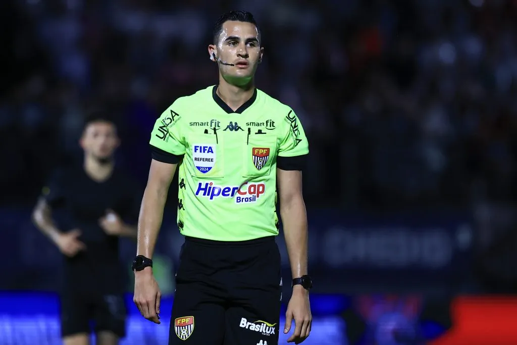 Candançan apitará o jogo de volta – Foto: Marcello Zambrana/AGIF.