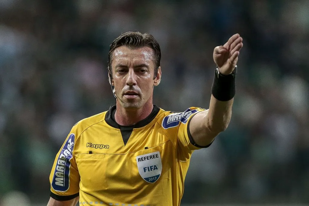SP – Sao Paulo – 22/04/2017 – Paulista 2017 – Palmeiras X Ponte Preta – O arbitro Raphael Klaus durante partida de volta da semi-final do Campeonato Paulista na Arena Allianz Parque. Foto: Ale Cabral/AGIF