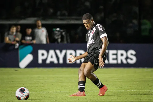Lucas Eduardo na estreia no profissional do Vasco contra o Madureira, pelo Carioca de 2023 — Foto: Matheus Lima/CRVG