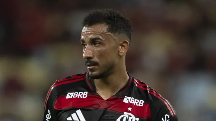 Flamengo recebe aviso sobre Danilo.