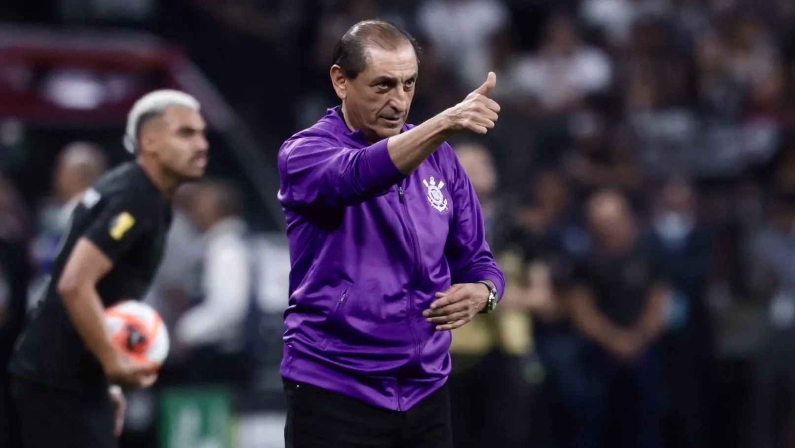 Ramon Diaz tecnico do Corinthians durante partida contra o Santos na Arena Corinthians pelo campeonato Paulista 2025. Foto: Marcello Zambrana/AGIF