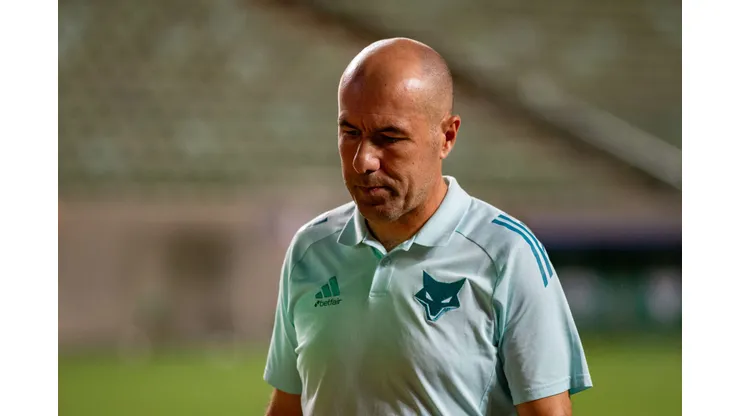 Leonardo Jardim durante confronto contra o América-MG no Campeonato Mineiro de 2025.