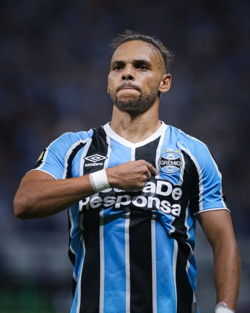 RS – PORTO ALEGRE – 08/02/2025 – GAUCHO 2025, GREMIO X INTERNACIONAL – Braithwaite jogador do Gremio comemora seu gol durante partida contra o Internacional no estadio Arena do Gremio pelo campeonato Gaucho 2025. Foto: Maxi Franzoi/AGIF