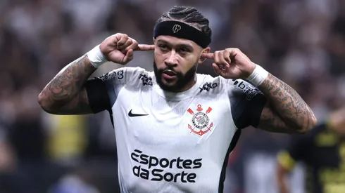 Memphis Depay em partida pelo Corinthians. Foto: Marcello Zambrana/AGIF