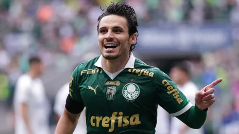 Veiga durante partida contra o Fortaleza no Brasileirão 2024.