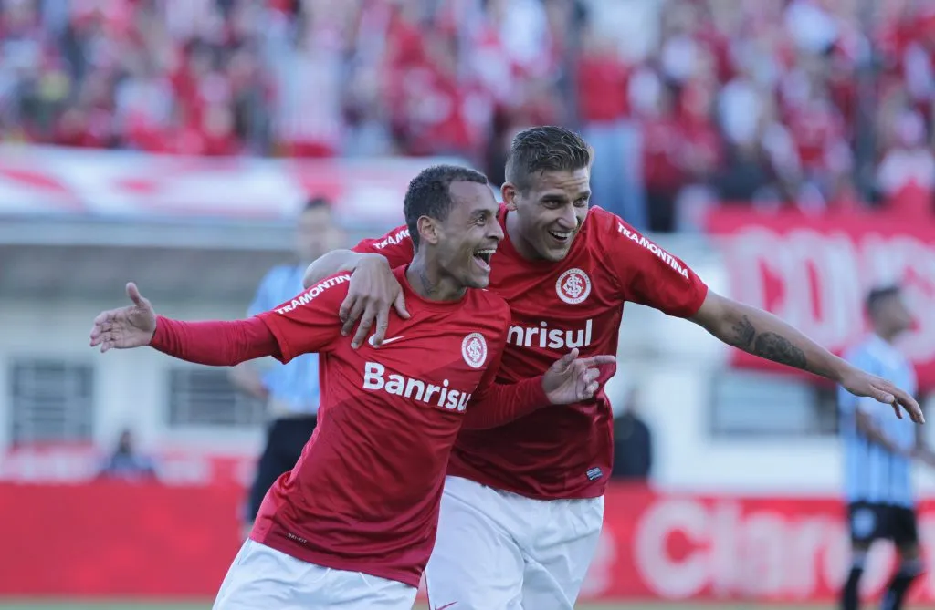 Alan Patrick comemorando gol contra o Grêmio no Campeonato Gaúcho de 2014. Foto: Gustavo Granata/AGIF
