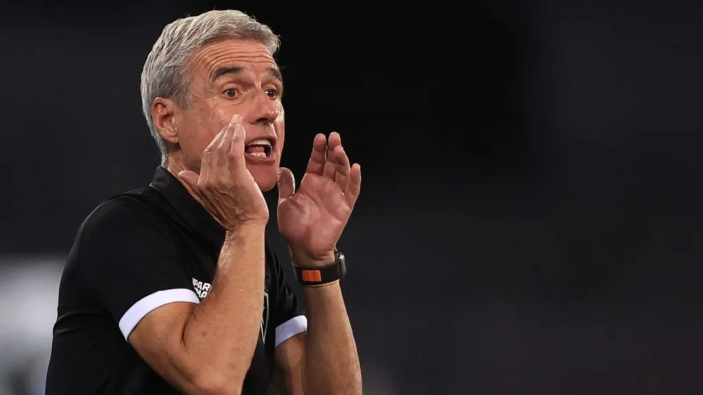 Técnico, Luís Castro. (Photo by Buda Mendes/Getty Images)