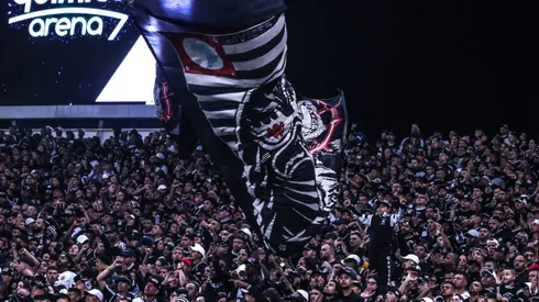 Torcida do Corinthians provoca o Palmeiras. Foto: Marcello Zambrana/AGIF
