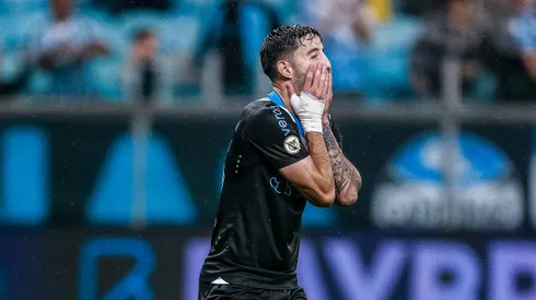 Mathias Villasanti jogador do Gremio lamenta durante partida contra o Criciuma no estadio Arena do Gremio pelo campeonato Brasileiro A 2024.