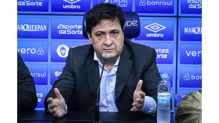 Alberto Guerra durante entrevista coletiva no Grêmio. Foto: Maxi Franzoi/AGIF
