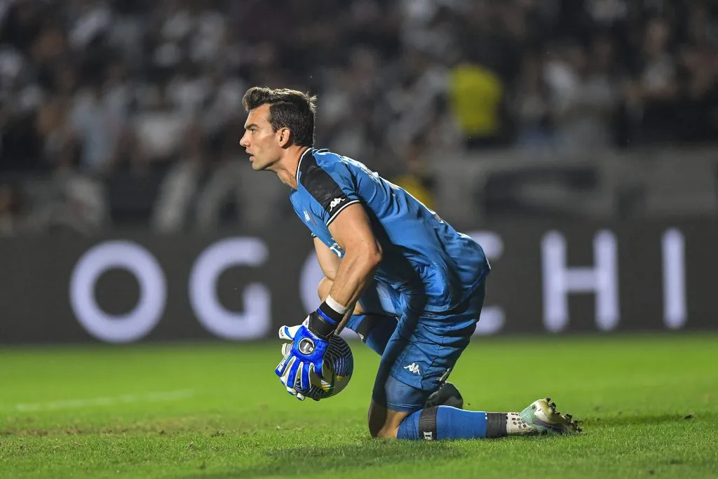 RJ – RIO DE JANEIRO – 29/06/2024 – BRASILEIRO A 2024, VASCO X BOTAFOGO – Leo Jardim goleiro do Vasco durante partida contra o Botafogo no estadio Sao Januario pelo campeonato Brasileiro A 2024. Foto: Thiago Ribeiro/AGIF